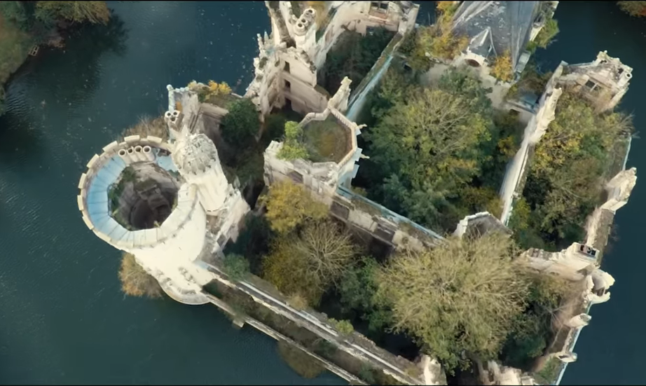 au devenit proprietarii unui castel din Franța