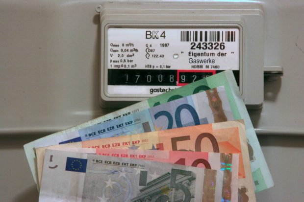 ANRE: clienții care își schimbă contractele de electricitate până la 30 iunie pot primi o reducere, furnizorii sunt obligați să trimită cea mai bună ofertă