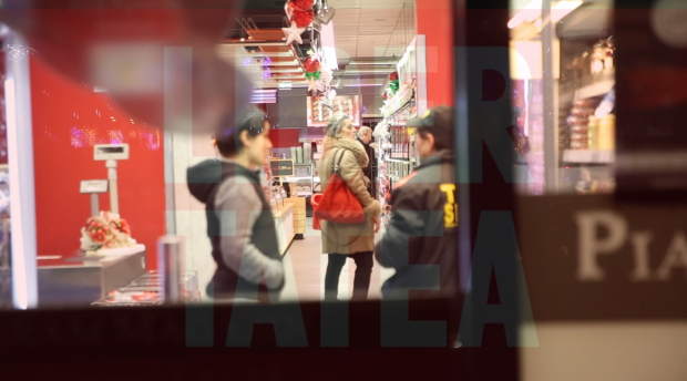 VIDEO EXCLUSIV/ Cum a fost surprinsă Maia Morgenstern la cumpărături. 