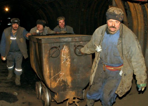 Peste 100 de mineri de la exploatarea Livezeni, Valea Jiului, au refuzat să iasă din subteran din cauza salariilor neplătite