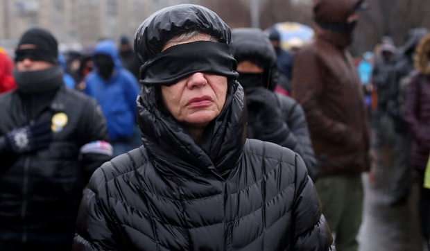 Protest mut în Piața Victoriei, duminică 17 decembrie. Oana Pellea, prezentă în mulțime