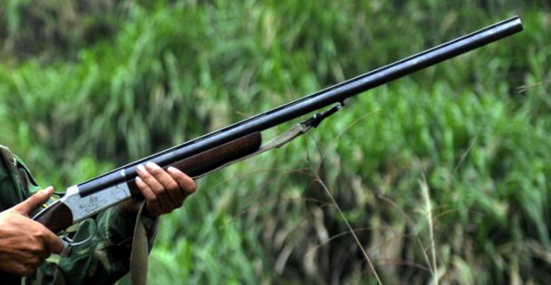 Anchetă în Maramureș, după ce un copil de 13 ani a fost împușcat accidental de prietenul său