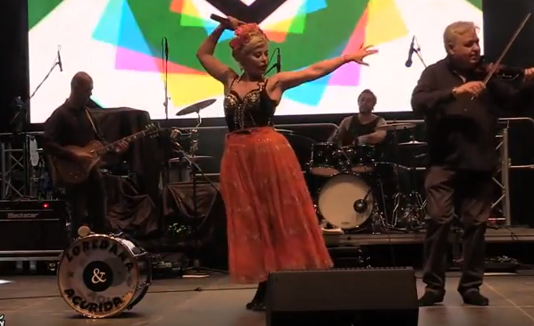 EXCLUSIV/Loredana, flancată la TOATE concertele de doi angajați ai M.A.I.! Sunt mereu cu ea pe scenă