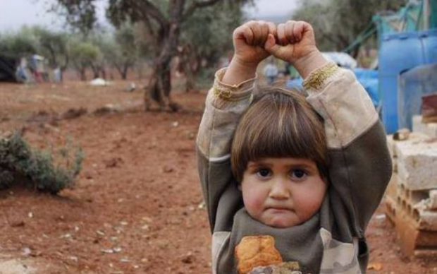 Reacția unui copil din Siria care credea că va fi împuşcat de obiectivul aparatului