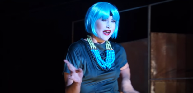 VIDEO/Daniela Nane repetă pentru primul ei rol… masculin: “Regizorul Alexandru Darie vrea să mă tundă și mai scurt!”