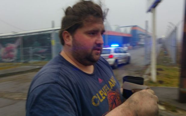 Șofer rămas blocat sub camion, salvat de polițiști