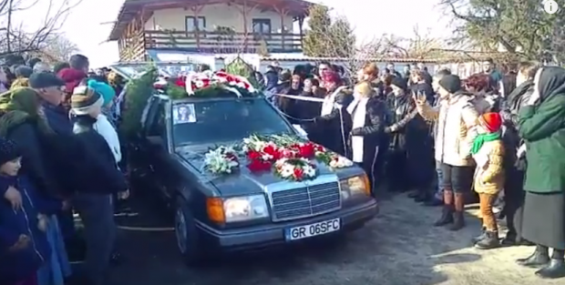Alexandra, tânăra ucisă de iubit într-un coafor, condusă pe ultimul drum