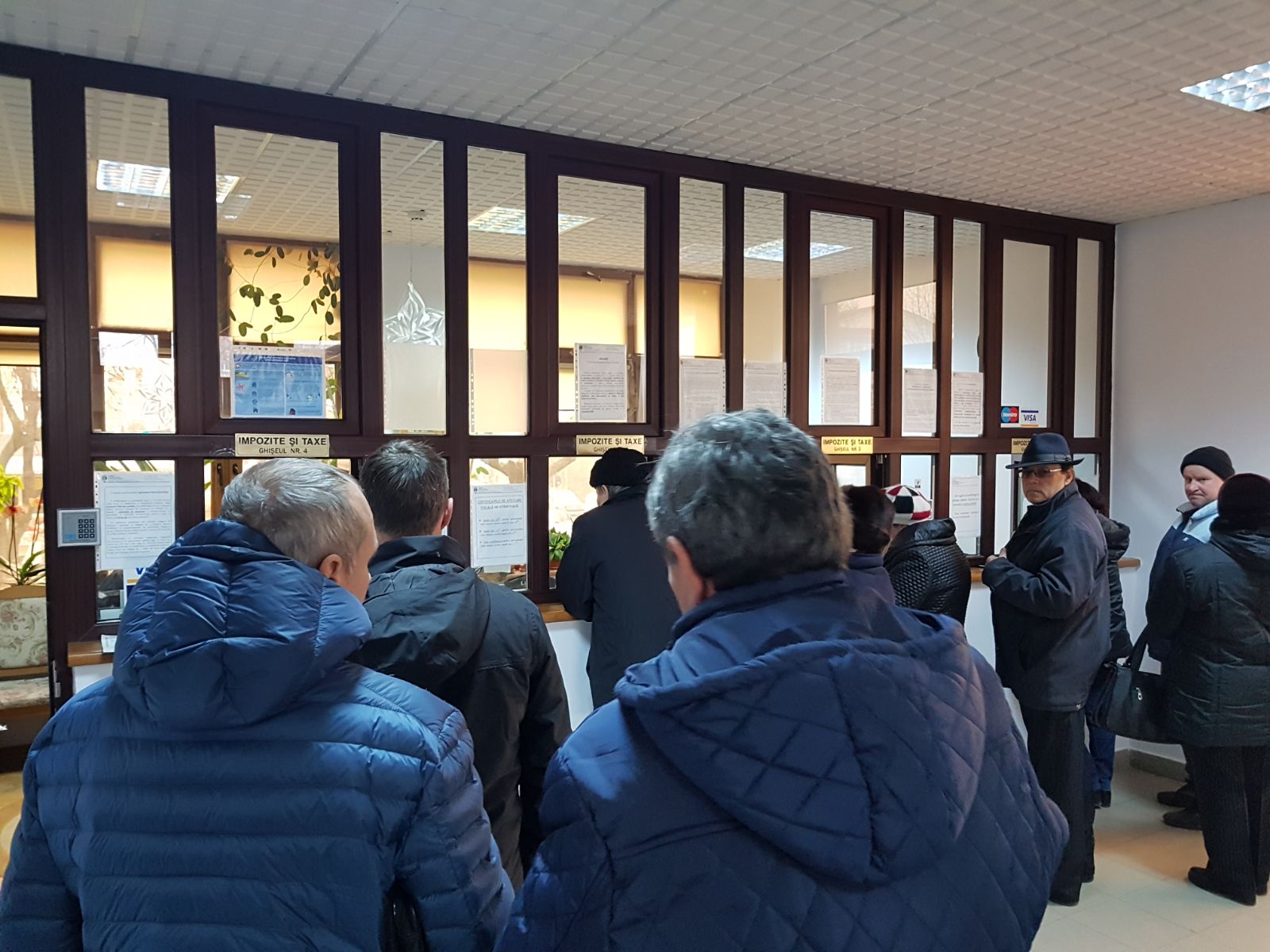 Românii își Pierd O Zi De Concediu La Cozi, La Ghișeele Statului, Spune Un Oficial Din Ministerul Digitalizării. Care E „soluția Ideală” în Opinia Lui Românii își Pierd O Zi De Concediu La Cozi, La Ghișeele Statului, Spune Un Oficial Din Ministerul Digitalizării. Care E „soluția Ideală” în Opinia Lui