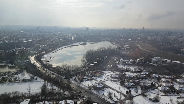 Lacul Floreasca, văzut de la ultimul etaj al celei mai înalte clădiri din România