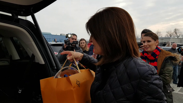 Mama Simonei Halep a avut grijă de trofeul obţinut de româncă la Australian Open