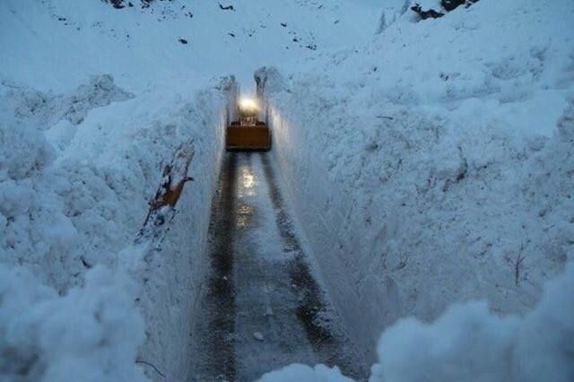 Imagini spectaculoase în Alpi cu ziduri de zăpadă de peste 7 metri