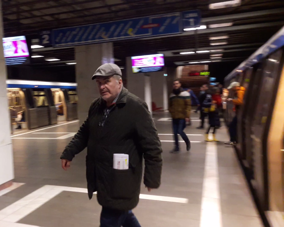 VIDEO EXCLUSIV/Florin Călinescu este unul dintre cei mai bogați oameni din showbiz, dar circulă cu metroul