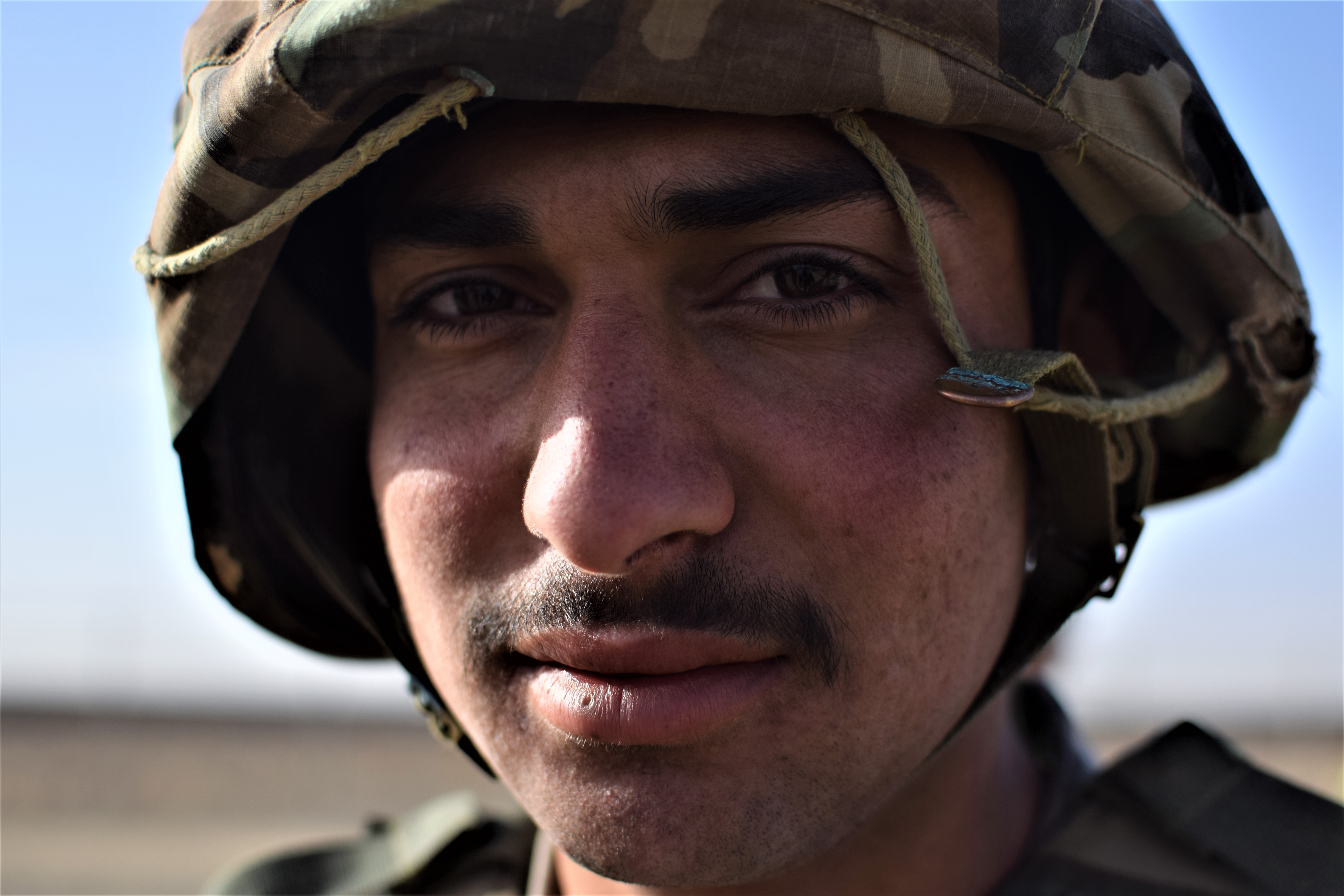 JURNAL DE FRONT DIN AFGANISTAN. Ziua 6: Militarii români îi învață pe afgani să tragă cu tunul - VIDEO