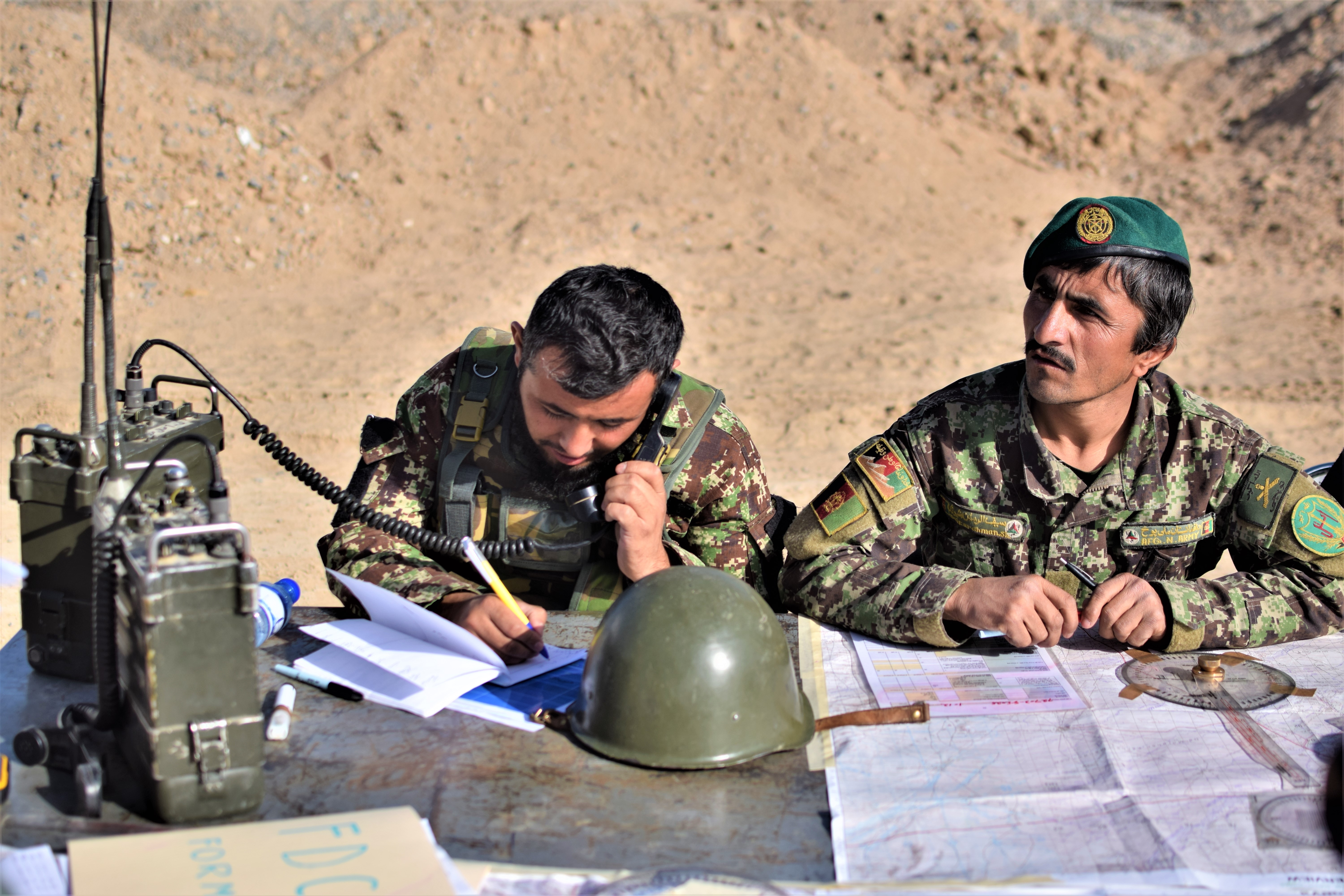 JURNAL DE FRONT DIN AFGANISTAN. Ziua 6: Militarii români îi învață pe afgani să tragă cu tunul - VIDEO