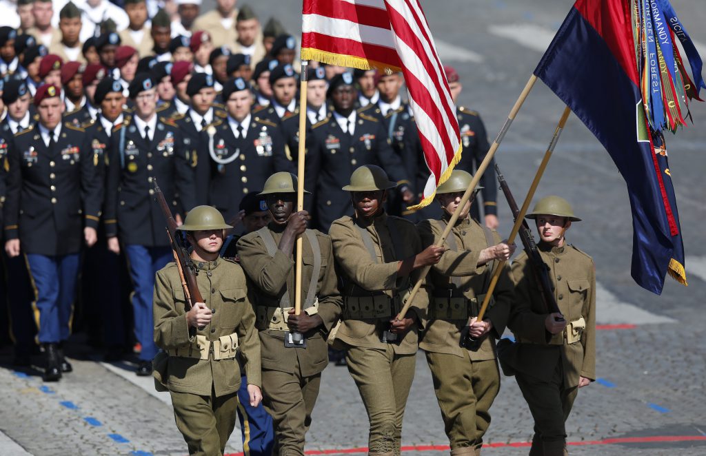 Donald Trump cere organizarea unei parade militare în SUA. Vrea să copieze modelul francez