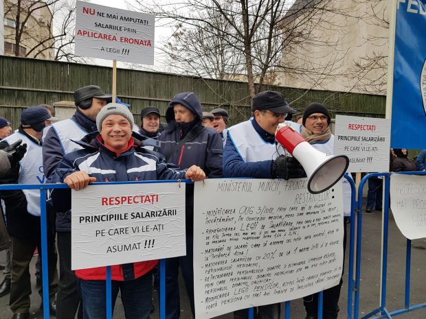 Federațiile sindicale anunță proteste ale salariaților din învățământ, luni, din cauza planurilor Guvernului de a îngheța salariile: „Ne-am săturat să fim umiliți”