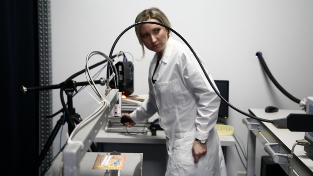 Tablourile pot fi inspectate... nuclear. ”Doctorii de culori” depistează vârsta picturilor și falsurile