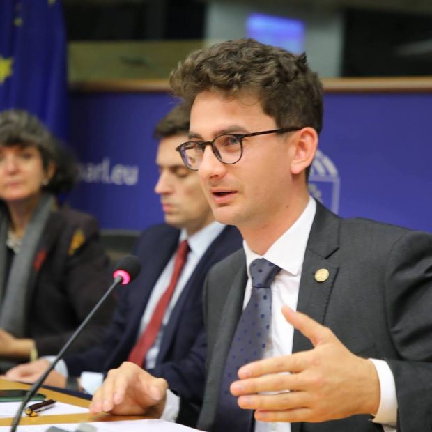 Deputatul USR Iulian Bulai atacă radioul public și cere „reformarea” instituției. „A rămas o portavoce a PSD care sabotează campanii naționale în plină pandemie”