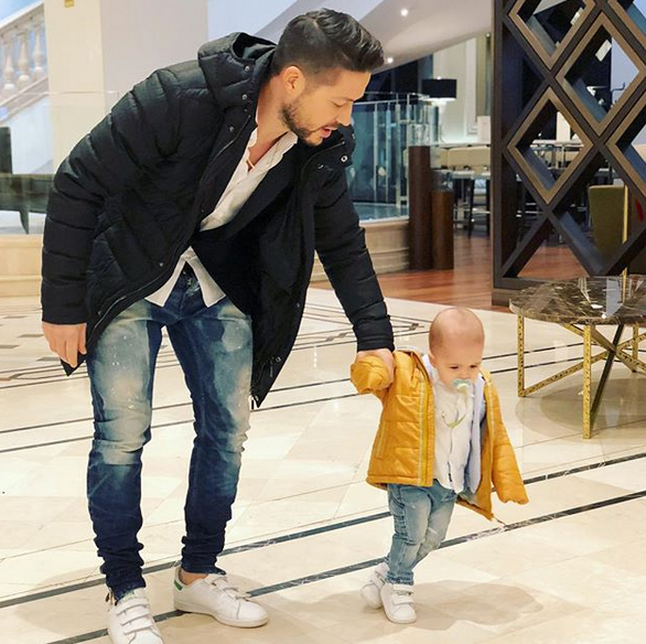 Jorge îi taie moțul băiețelului său. David a făcut deja primii pași. “Sunt extrem de fericit”