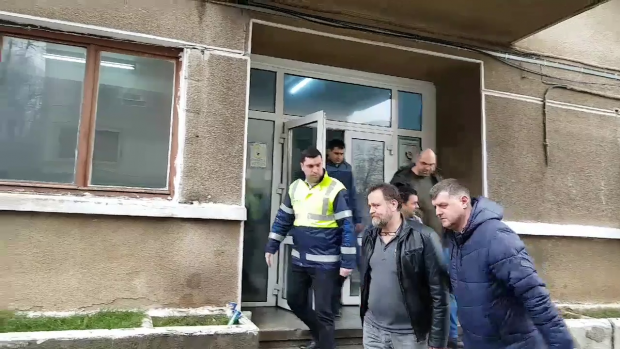 UPDATE: Grecul care și-a răpit copiii din Prahova a avut un complice. Cei doi bărbați, audiați la Parchetul General / FOTO&VIDEO