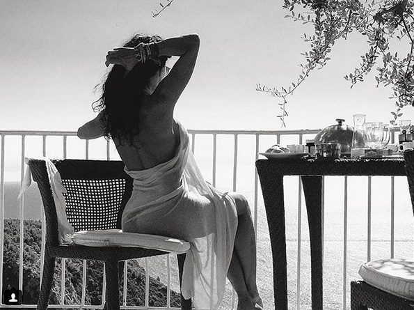 Mihaela Rădulescu, surprinsă de Felix goală pe balcon