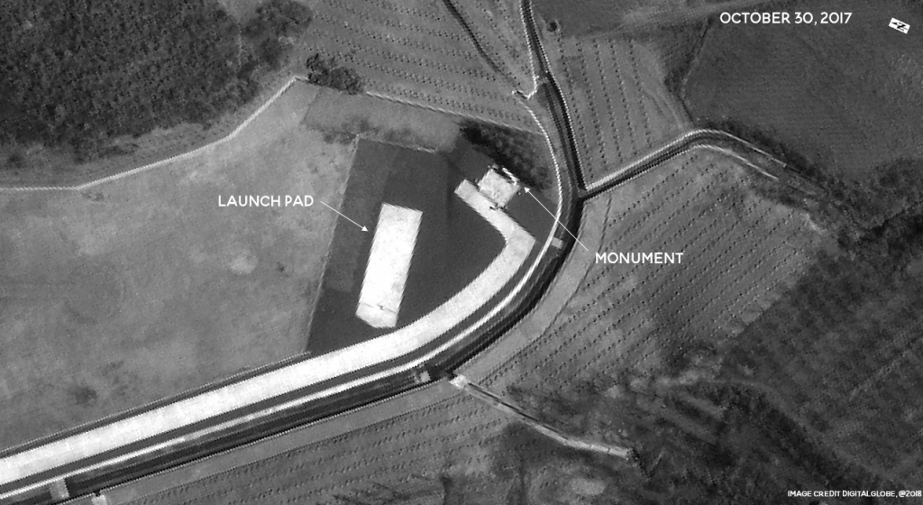 FOTO| Coreea de Nord construiește monumente pe locurile din care au fost lansate rachetele balistice