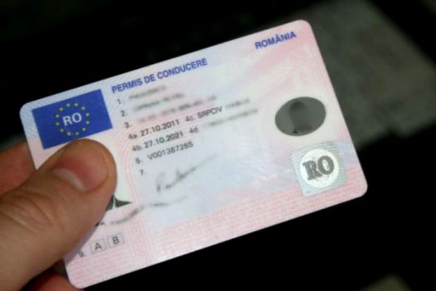 Un vasluian a păcălit zeci de oameni că le poate obține permise de conducere, fără să dea examen. Câți bani a strâns
