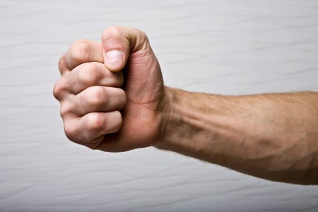 Un băiat de 15 ani, din Constanţa, a ajuns în comă profundă la spital, după un pumn de la un tânăr kickboxer