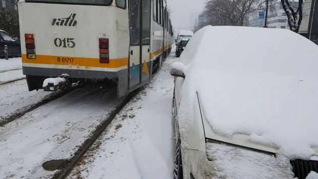 #salvatipipera | În Pipera sunt doar 70 de locuri de parcare, pentru 65.000 de maşini. Cum se îngrămădesc şoferii pentru a prinde un loc de parcare