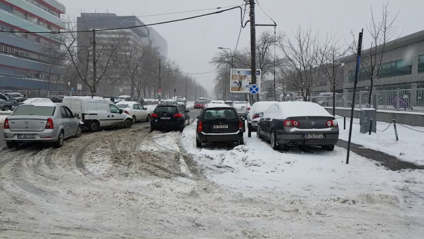 #salvatipipera | În Pipera sunt doar 70 de locuri de parcare, pentru 65.000 de maşini. Cum se îngrămădesc şoferii pentru a prinde un loc de parcare