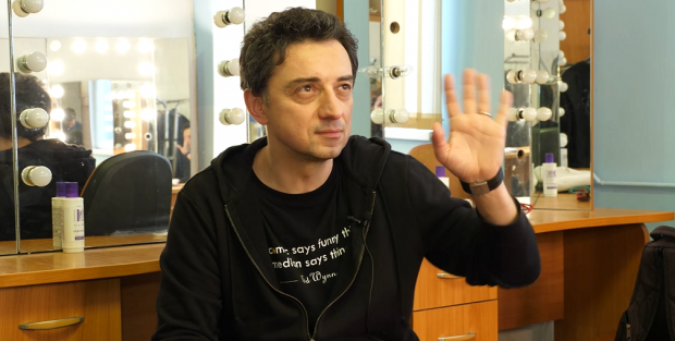 VIDEO/Actorul Dragoș Huluba a ”vizitat” regia de emisie din TVR: “E ca o navă spațială!”