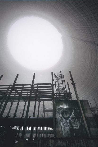 Imagine din interiorul unui furnal din Cernobîl, aflat în construcţie, dar abandonat după explozia de la centrala nucleară