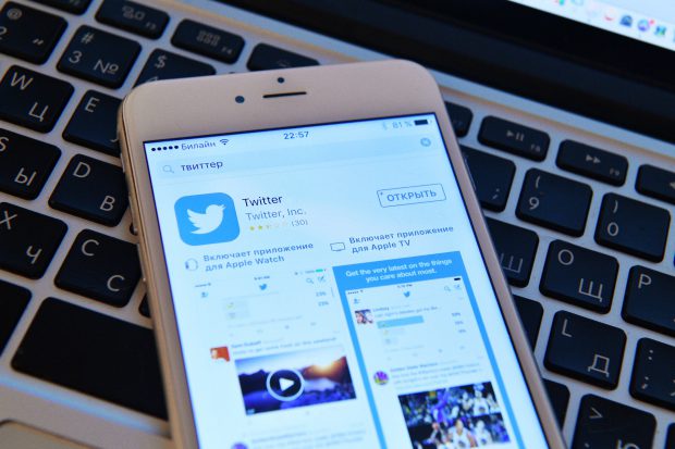 Mai multe branduri importante își suspendă publicitatea pe Twitter. Reclamele lor erau afișate alături de pornografie infantilă