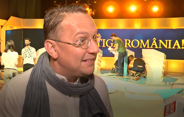 VIDEO/Actorul Marius Florea Vizante ține tradiția: “Pe vremuri fluturam eșarfe roșii de 1 mai, dar azi port una gri, ca munca în România”