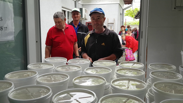 VIDEO/"Ciorba sărăciei" ajunge, zilnic, la 2.000 de persoane din Capitală cu venituri mici. Aproape 30.000 de bucureșteni au nevoie de ajutor