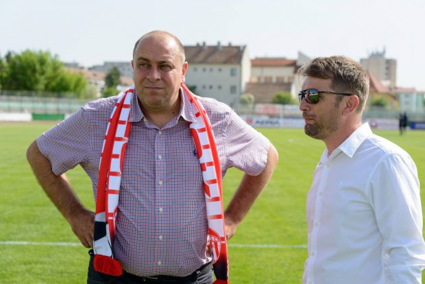 Laszlo Dioszegi (stânga), patronul celor de la Sepsi