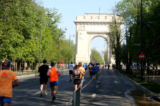 Crosul și Semimaratonul Internațional București au loc în acest weekend. Restricțiile de trafic anunțate de poliție