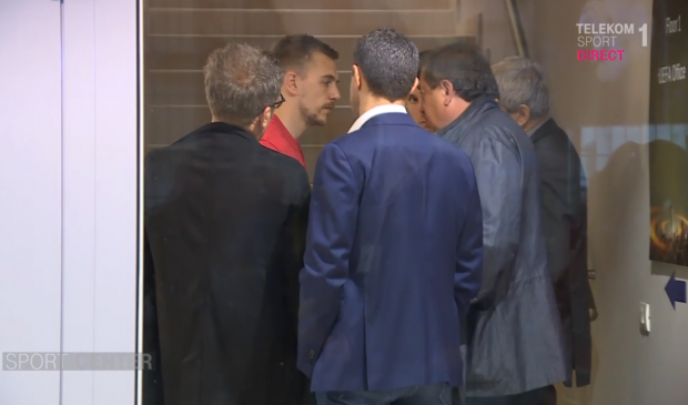 Fundașul muntenegrean Risto Radunovici va fi dat afară din lot de patronul Astrei Giurgiu după gafele din meciul cu CFR Cluj. Reacția impresarului: ”A greșit, se întâmplă! Dar de aici pâna la suspiciuni de genul asta, e cale lungă”