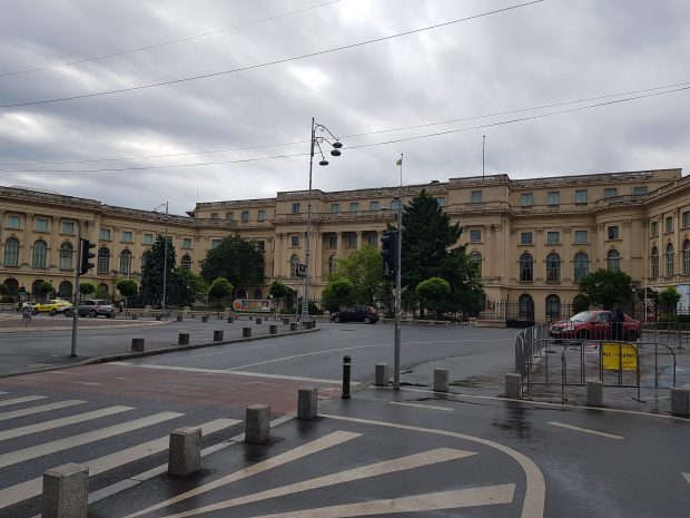 Pe locul actualului Palat Regal s-a ridicat, începând cu anul 1812, Casa Golescu. Casa Golescu a fost ridicată în stil neoclasic, cu un etaj și avea 25 de odăi, un număr impresionant pentru o locuință în Bucureștii acelei epoci. În 1837, casa somptuoasă a stolnicului Dinucu Golescu devine Curtea Domnească a lui Alexandru Ghica Vodă. Din 1859 până în 1866 aici a locuit domnitorul Principatelor Unite, Alexandru Ioan Cuza. Din 10 mai 1866 casa devine locuința domnitorului Carol I. După incendiul petrecut în noaptea de 7/8 decembrie 1926, care a distrus corpul central, devine necesară repararea clădirii. În 1927, Regele Ferdinand decide repararea Palatului. În 1935-1936 vechiul Palat este complet demolat, iar în 1937 apare cel actual.