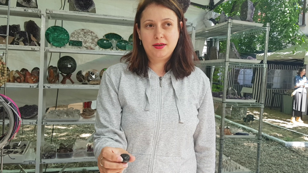 VIDEO/4.000 de euro pentru un cristal de 400 de kilograme. Cei puternici îl iau gratis…