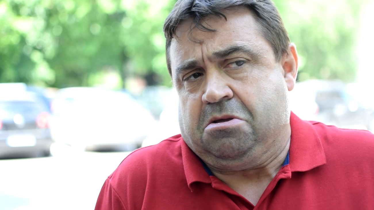 CAMERA ASCUNSĂ/Pregătiri în ”fieful” lui Liviu Dragnea pentru mitingul împotriva abuzurilor. Primar: ”În strofele imnului ne regăsim şi ăia care suntem ascultaţi, şi ăia care ascultă”