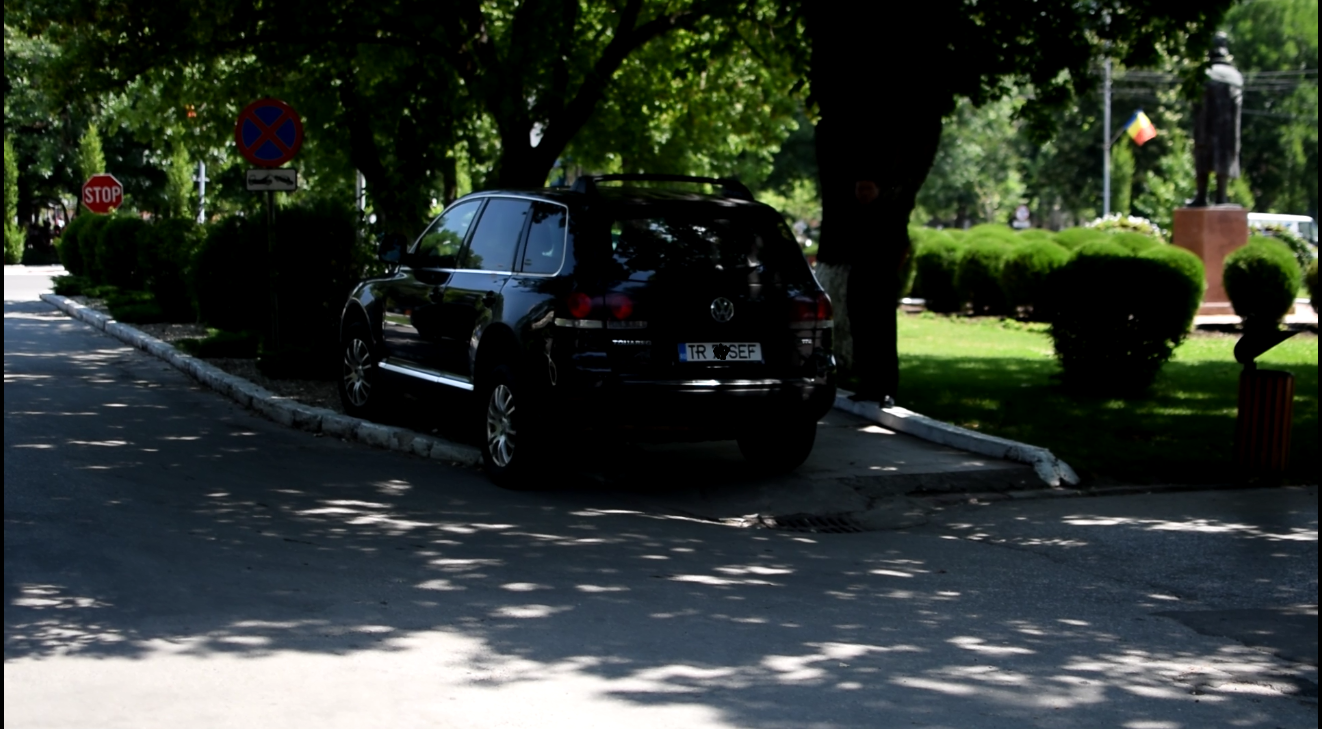 CAMERA ASCUNSĂ/Pregătiri în ”fieful” lui Liviu Dragnea pentru mitingul împotriva abuzurilor. Primar: ”În strofele imnului ne regăsim şi ăia care suntem ascultaţi, şi ăia care ascultă”
