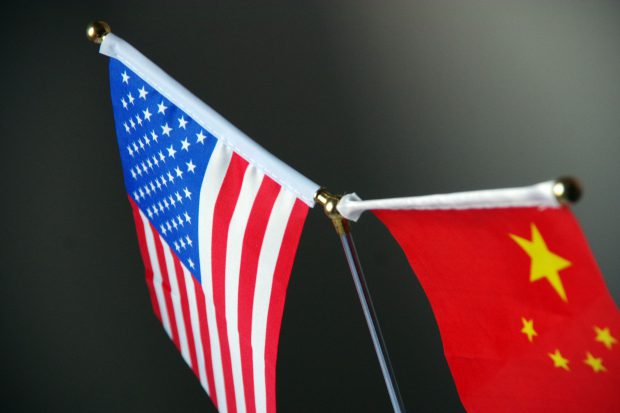 Statele Unite adoptă noi sancțiuni economice împotriva Chinei, ca răspuns la persecutarea minorității uigure. China denunță măsurile luate de SUA