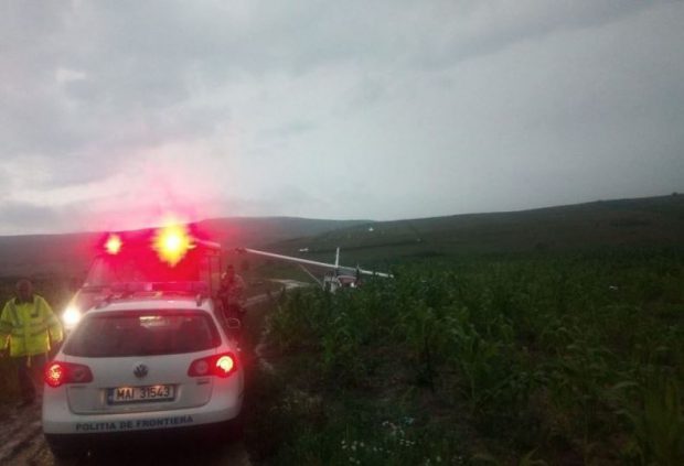 Un avion de mici dimensiuni a aterizat forţat în județul Iași. Doi bărbați au scăpat cu viață