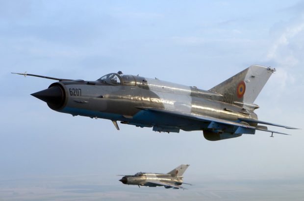 Problemă „minoră” la trenul de aterizare pentru un MIG-21 Lancer care făcea un antrenament