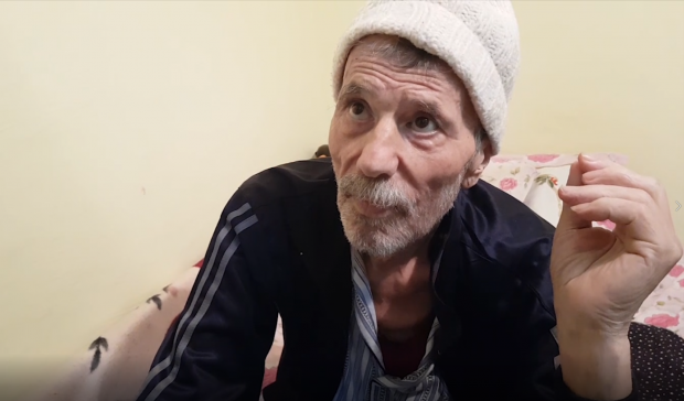 VIDEO/Chirurgi din Buzău, acuzați de malpraxis. Ar fi uitat în colonul unui pacient o compresă pe care bărbatul a eliminat-o după 6 luni/ FOTO