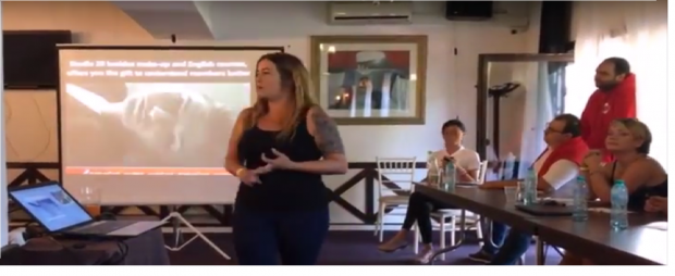 Ce se întâmplă în culisele videochatului. Fetele au permanent în spate o echipă de specialiști care le consiliază