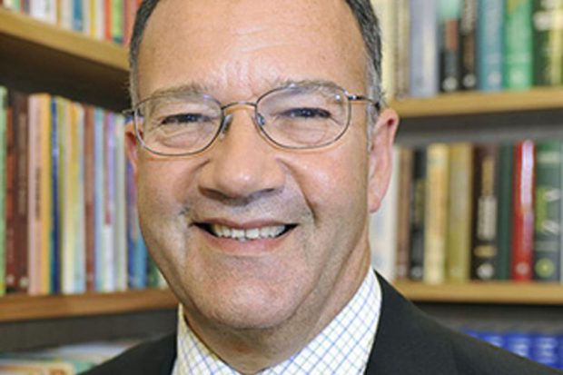 Peter Fisher, medicul homeopat al Reginei Elisabeta a II-a, a murit (foto NHS)