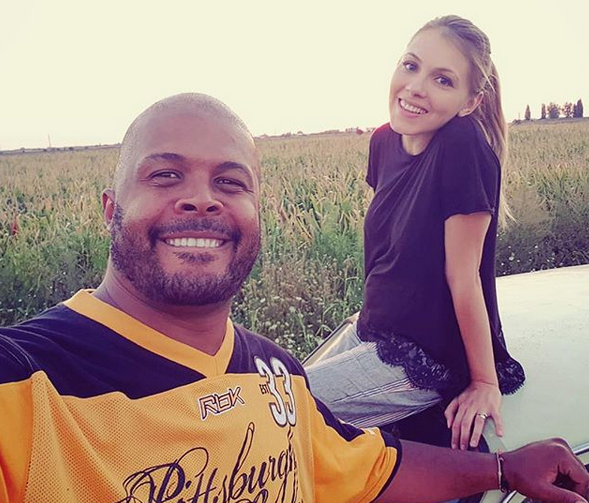 Sarcina Andreei Ibacka, din ce în ce mai vizibilă. Cum s-a pozat soția lui Cabral pe capota mașinii