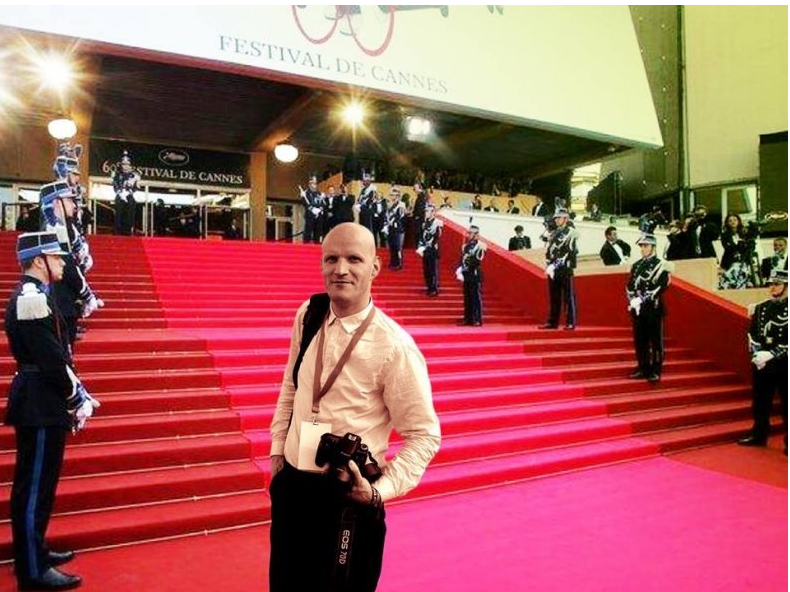 Un tânăr fotograf din Iași va fi evacuat din camera de cămin. Marius Florescu are expoziții în Europa, dar arta nu-i scoate banii de chirie